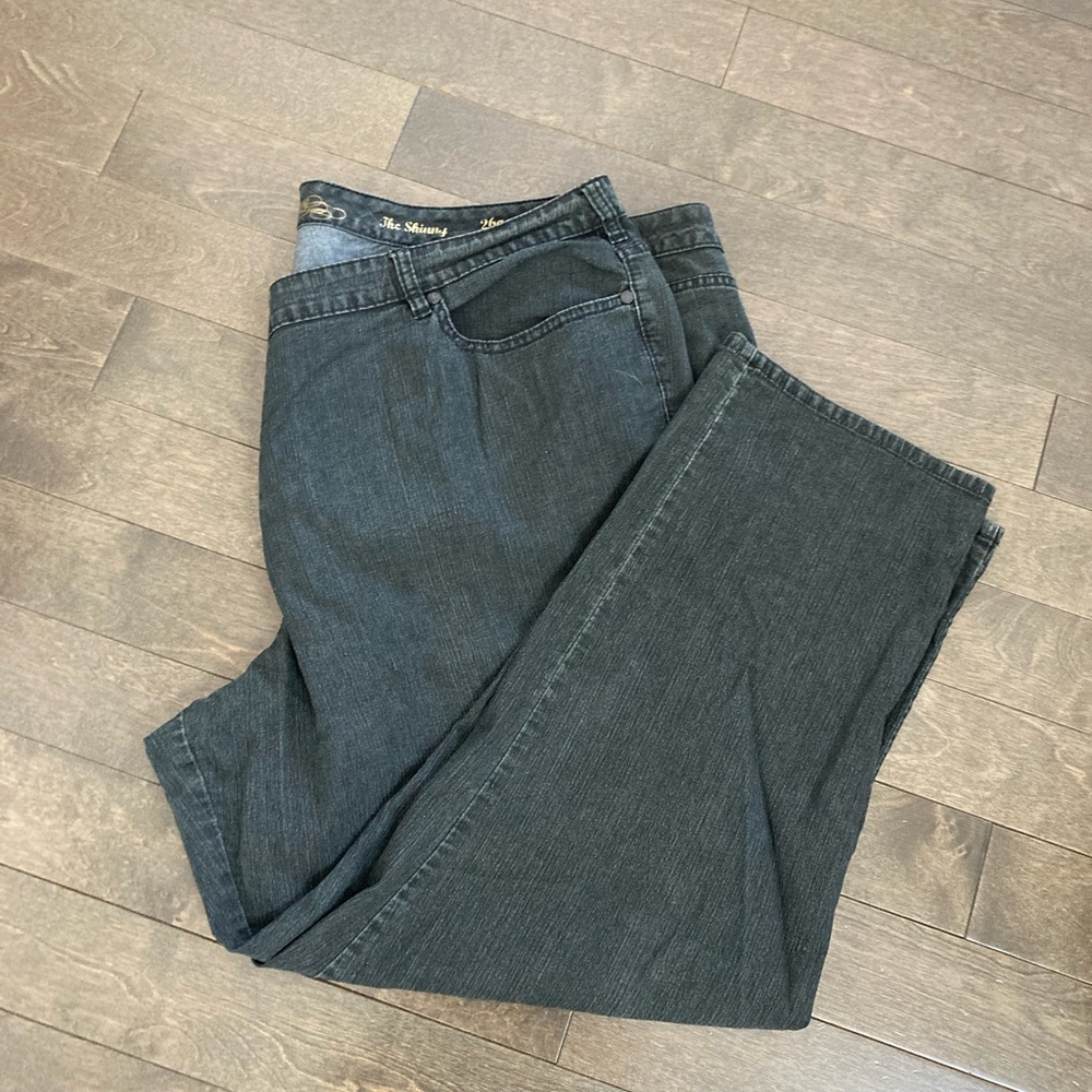 Avenue Size 26a (Average) Black Skinny Jeans Inseam 29